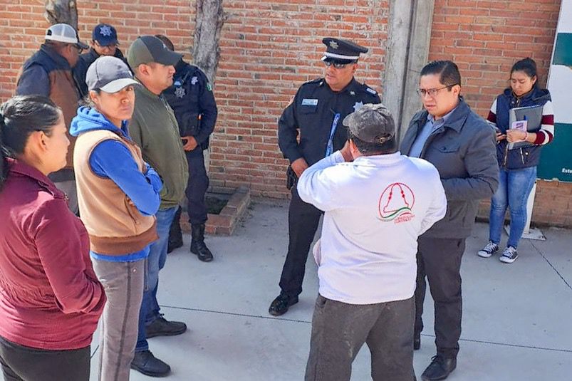 Entabla diálogo Ayuntamiento de Huamantla con pobladores de Benito Juárez para reabrir la carretera